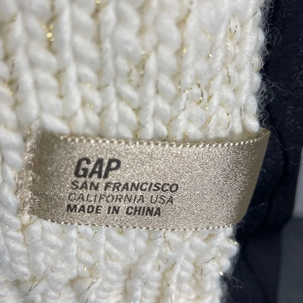 *NWOT GAP San Francisco California Women's Beige Knitted Scarf
